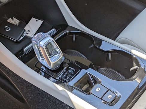 Certified 2024 Volvo XC40 B5 Ultimate w/ Climate Package AWD/4WD image 20