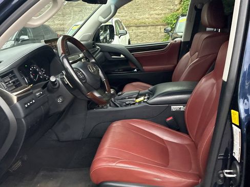 Used 2019 Lexus LX 570 4WD w/ Luxury Package image 12