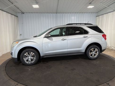 Used 2015 Chevrolet Equinox LT image 2