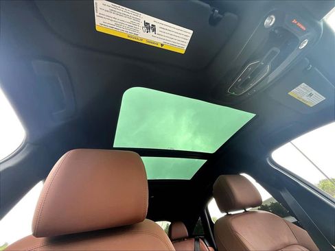 Used 2022 Audi e-tron Premium Plus w/ Premium Plus Package image 21