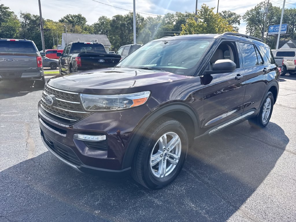 Used 2023 Ford Explorer XLT w/ Equipment Group 202A AWD/4WD image 2