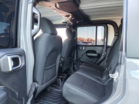 Used 2021 Jeep Gladiator Sport image 12