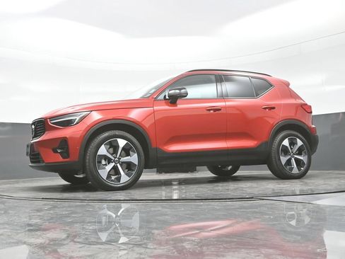 Used 2024 Volvo XC40 B5 Plus w/ Climate Package AWD/4WD image 27
