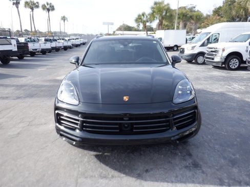 Used 2023 Porsche Cayenne Platinum Edition image 31