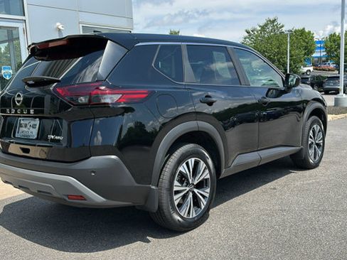 Certified 2023 Nissan Rogue SV image 7