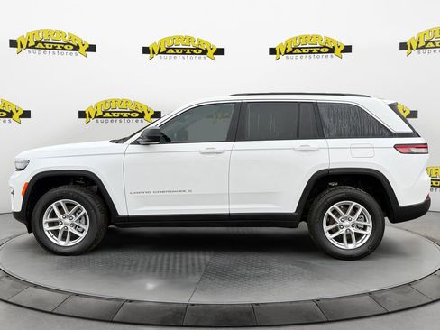 New 2025 Jeep Grand Cherokee Laredo image 2