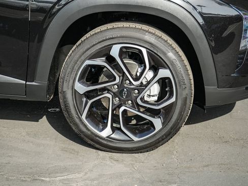 Used 2025 Chevrolet Trax RS FWD image 9