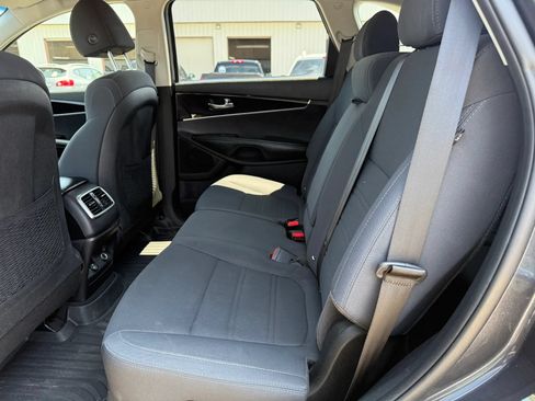 Used 2019 Kia Sorento FWD image 21