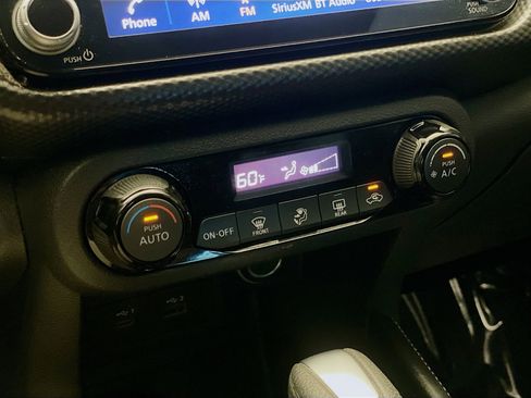 Used 2021 Nissan Kicks SV FWD image 11