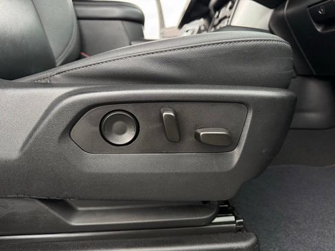 Used 2023 Chevrolet Suburban LT image 39