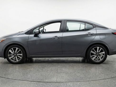 Used 2025 Nissan Versa SV image 5