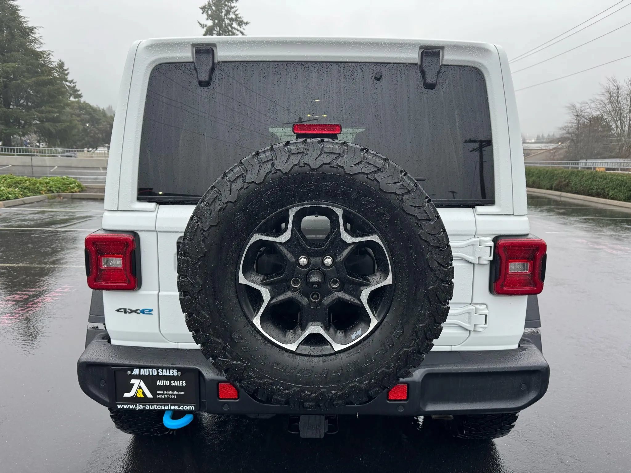 Used 2021 Jeep Wrangler Unlimited Rubicon 4xe w/ Cold Weather Group AWD/4WD image 9