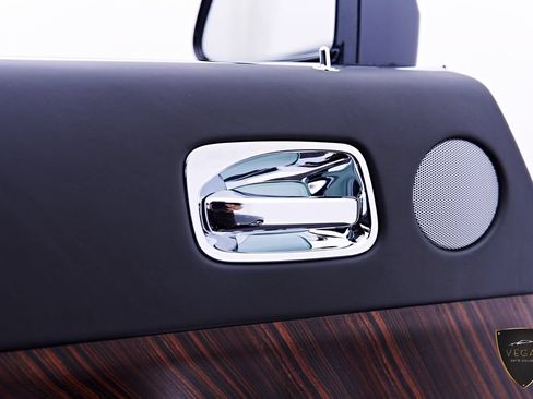 Used 2017 Rolls-Royce Wraith RWD image 42