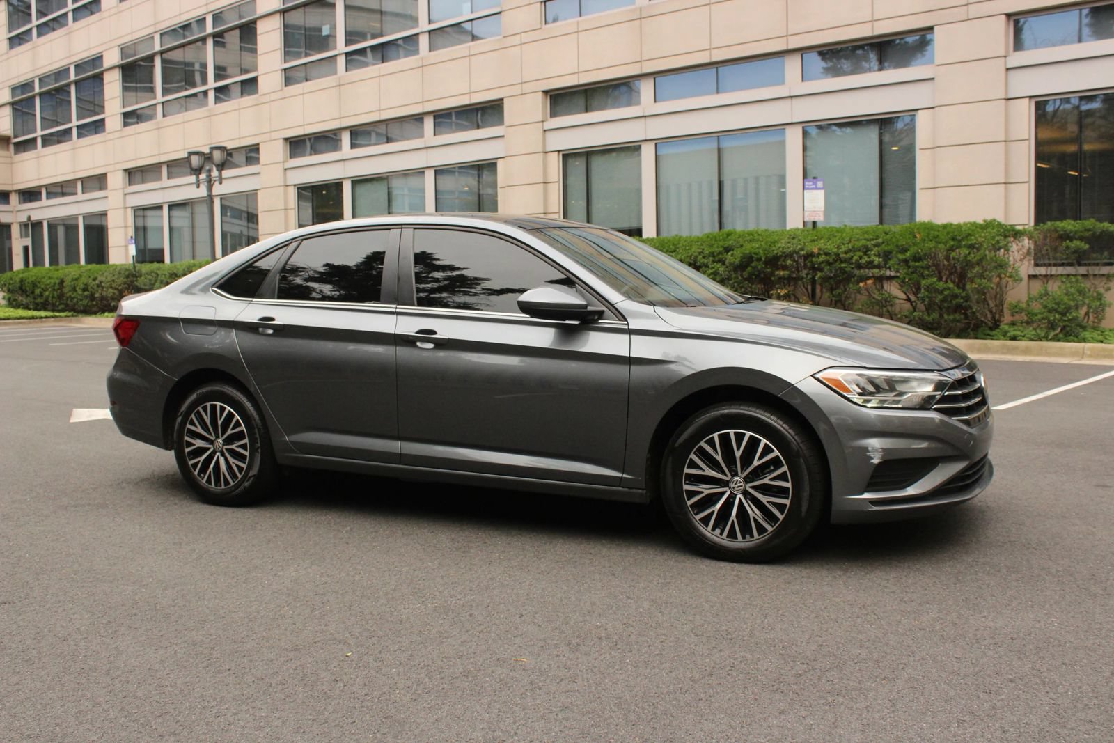 Used 2021 Volkswagen Jetta R-Line FWD image 2
