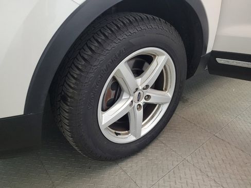 Used 2016 Ford Explorer XLT w/ Equipment Group 202A AWD/4WD image 31