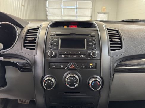 Used 2011 Kia Sorento LX image 35