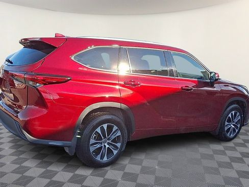 Used 2021 Toyota Highlander XLE image 8