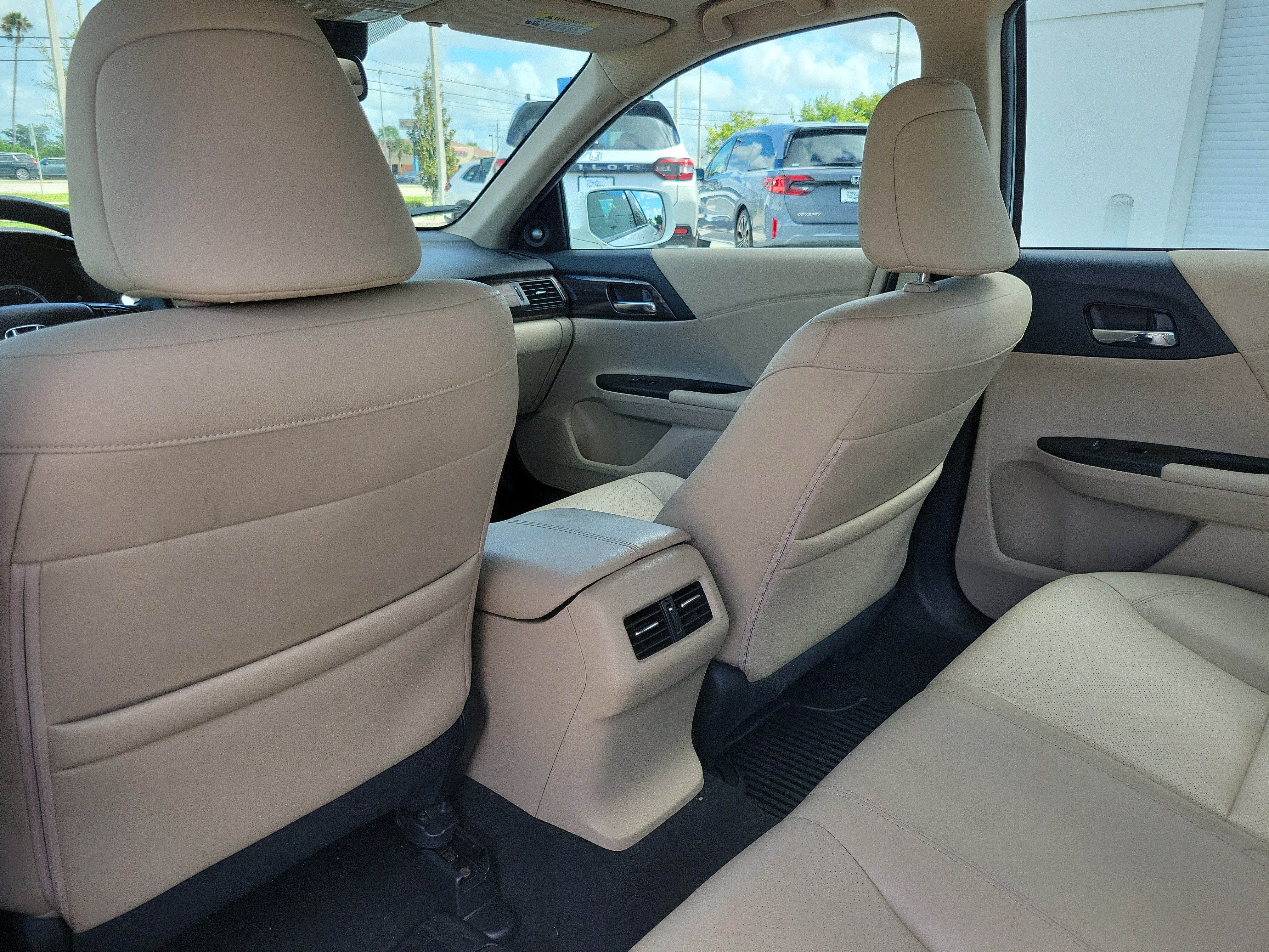 Used 2016 Honda Accord Touring image 15