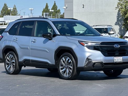 Used 2025 Subaru Forester Touring AWD/4WD image 5