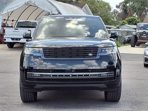 Used 2025 Land Rover Range Rover Long Wheelbase SE image 2