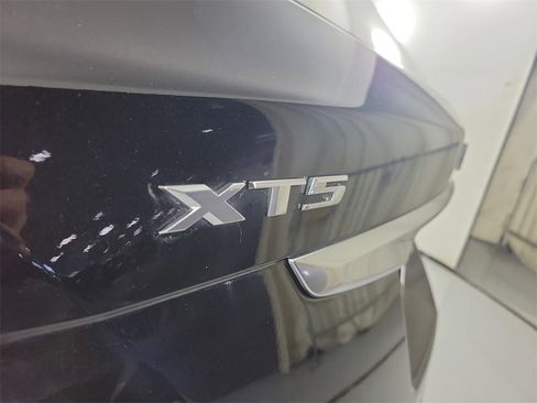 Used 2021 Cadillac XT5 Premium Luxury image 7