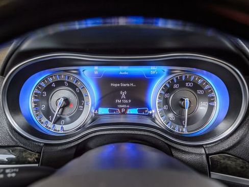 Used 2020 Chrysler 300 Limited image 17