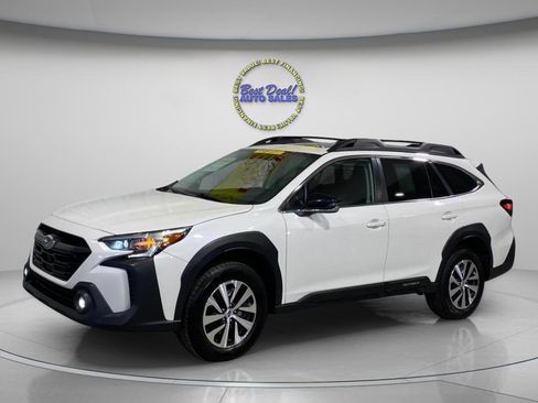 Used 2024 Subaru Outback Premium AWD/4WD image 1