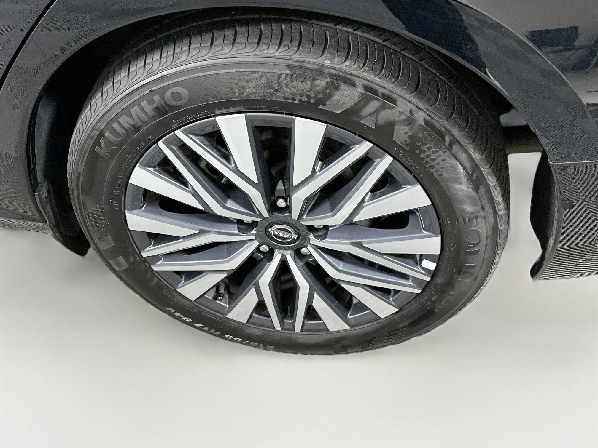 Used 2025 Nissan Altima 2.5 SV FWD image 11