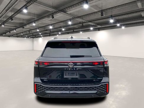 Used 2025 Volkswagen Tiguan SEL R-Line AWD/4WD image 6