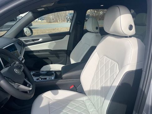 New 2026 Volkswagen Atlas Cross Sport SEL Premium R-Line image 9