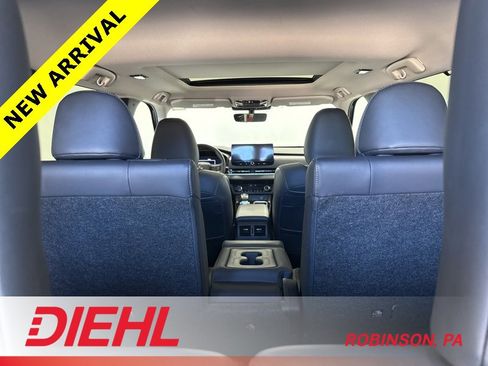 Used 2025 Mitsubishi Outlander SEL image 10