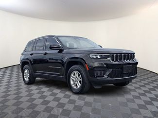 Used 2023 Jeep Grand Cherokee Laredo AWD/4WD video 1