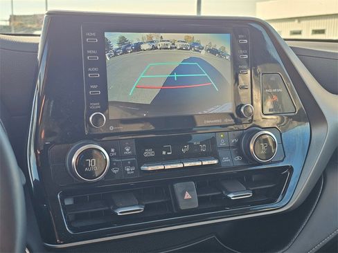 Used 2022 Toyota Highlander LE image 26