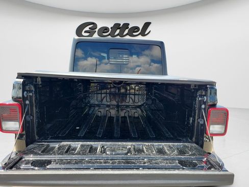 Used 2023 Jeep Gladiator Overland AWD/4WD image 9