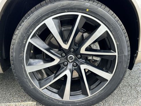 Used 2023 Volvo XC90 B6 Plus AWD/4WD image 13