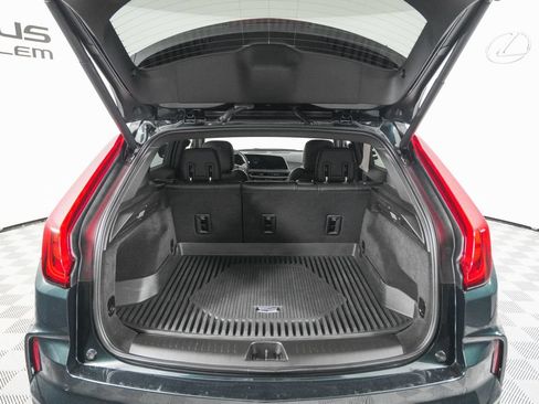 Used 2024 Cadillac XT4 Luxury w/ Cold Weather Package FWD image 22