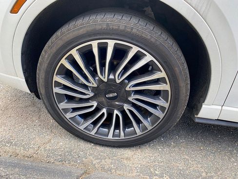 Used 2022 Lincoln Corsair AWD w/ Premium Package image 18