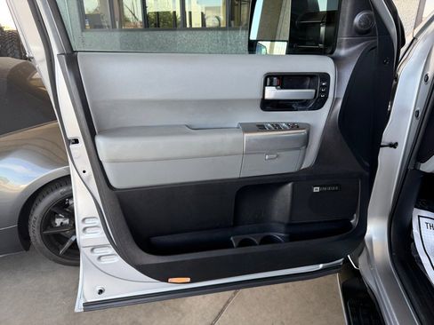 Used 2018 Toyota Sequoia Limited w/ Safety & Convenience Package AWD/4WD image 18