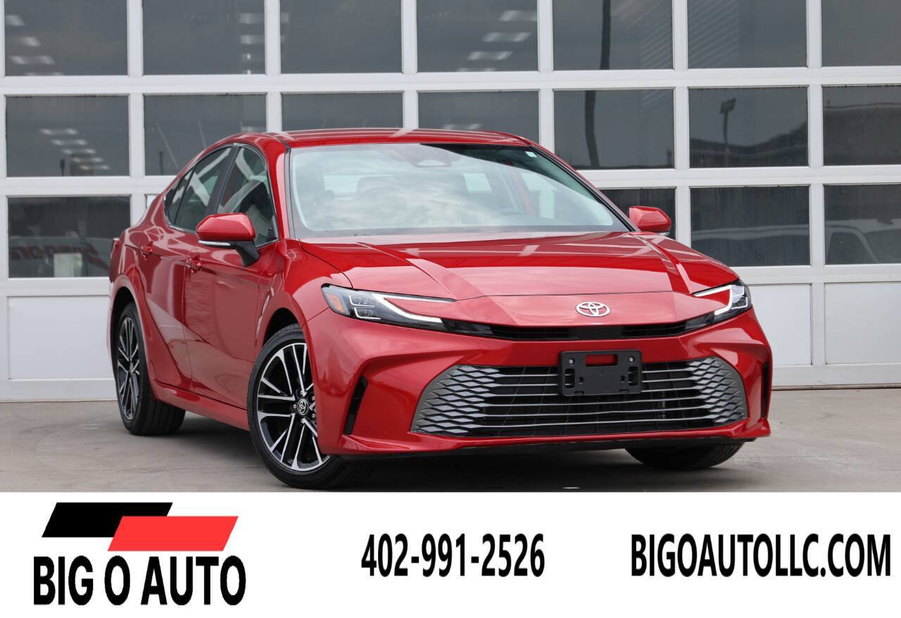 Used 2025 Toyota Camry XLE FWD image 1
