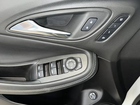Used 2022 Buick Encore GX Essence w/ Experience Buick Package AWD/4WD image 6