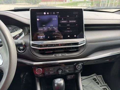 Used 2023 Jeep Compass Altitude image 13