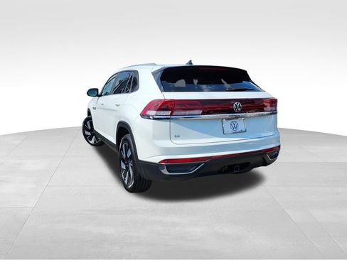 Certified 2024 Volkswagen Atlas Cross Sport SE w/ Panoramic Sunroof Package FWD image 5