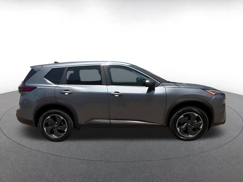Used 2025 Nissan Rogue SV FWD image 16