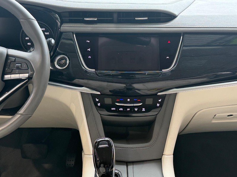 Used 2024 Cadillac XT6 Premium Luxury w/ Technology Package AWD/4WD image 11
