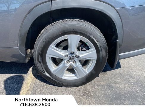 Used 2023 Toyota Highlander L AWD/4WD image 14