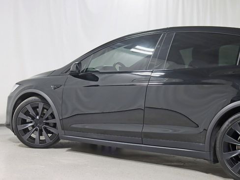 Used 2022 Tesla Model X Plaid image 12