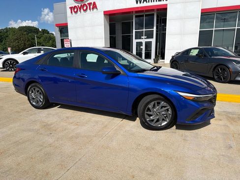 Used 2024 Hyundai Elantra SEL FWD image 3