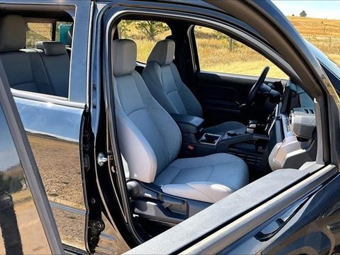 Used 2025 Toyota Tacoma SR5 AWD/4WD image 30