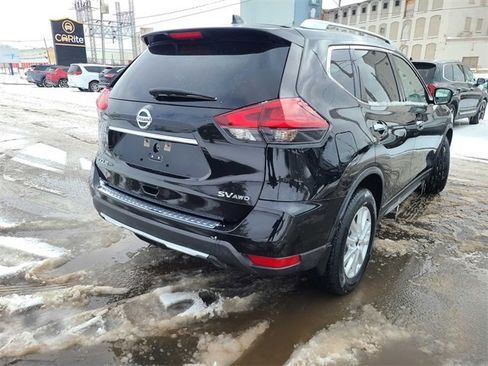 Used 2018 Nissan Rogue SV image 5