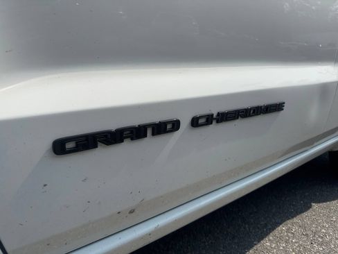 Used 2021 Jeep Grand Cherokee Laredo X AWD/4WD image 10